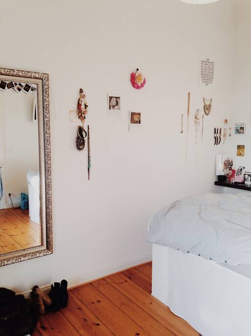 bedroom plus big mirror
