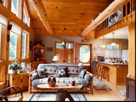 Cheerful Cozy Cabin on a quiet Bay