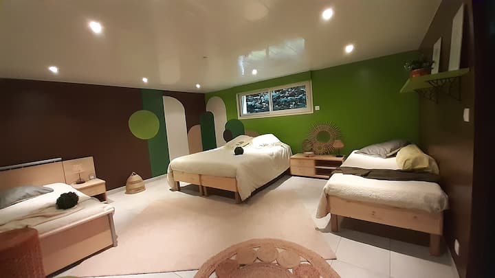 Suite ZEN : 
1 grand lit 160x200 + 2 lits de 90x200