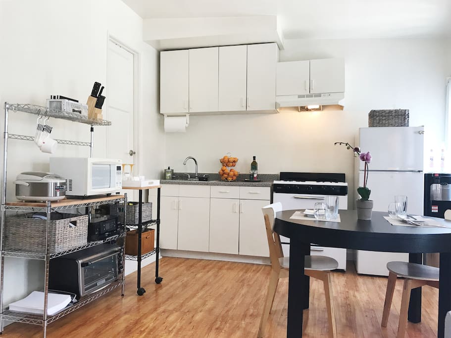 Kitchen and expandable dining table