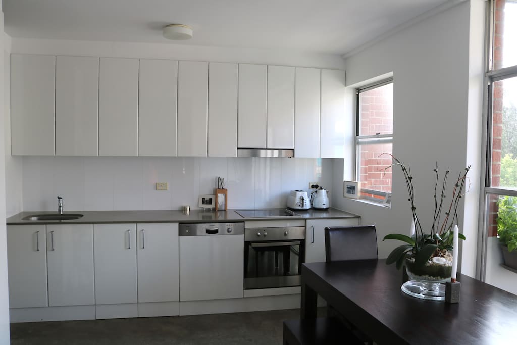Kitchen & Dining