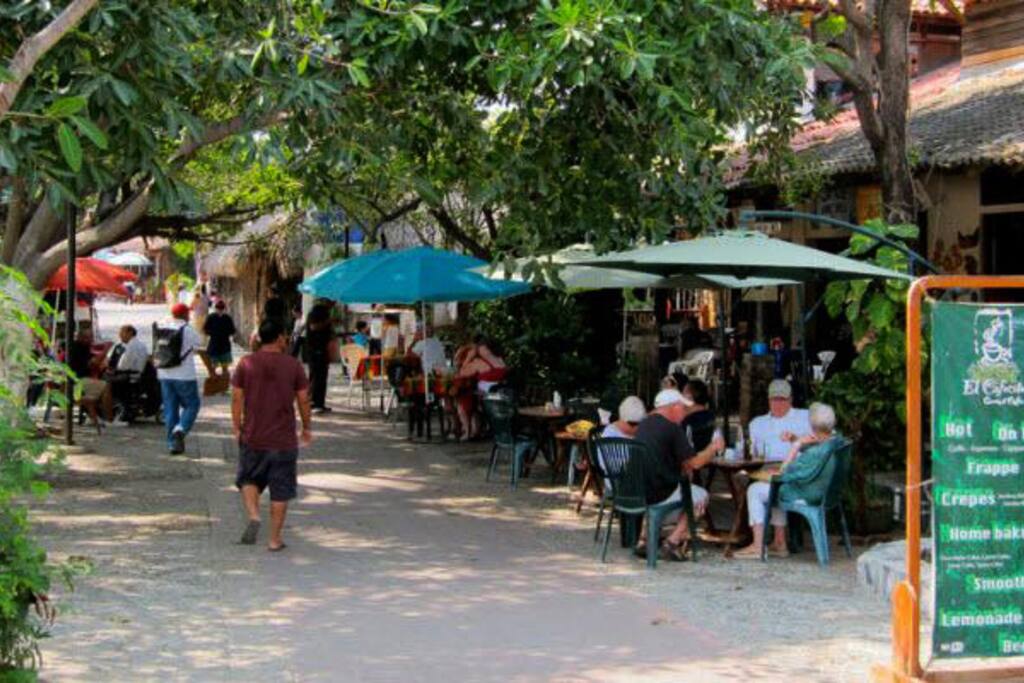 O paseando en las adoquinadas calles pintorescas del centro, en menos de 5 minutos!!