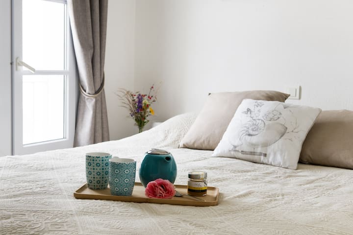 Spálňa 1 s posteľou 160 x 200
Izba 1 s manželskou posteľou veľkosti Queen