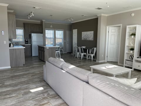 Popular Airbnb listing: Newly Vacation Home with Lake view in Lake Alfred