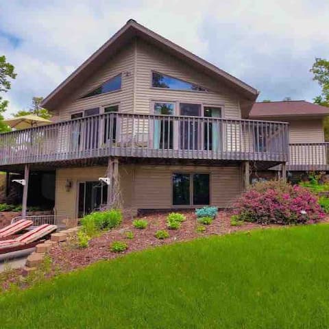 Potato Lake -Adventurers Gem! Game Room & Sauna!