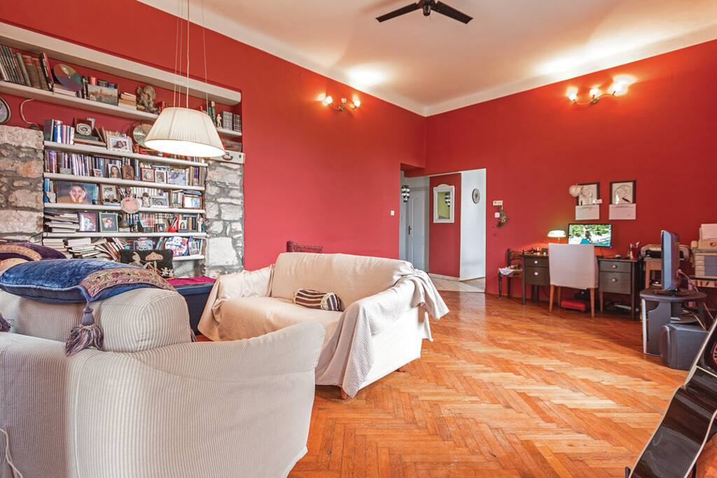 Nice, relaxing atmosphere of the old villa with 4 metre high ceiling.