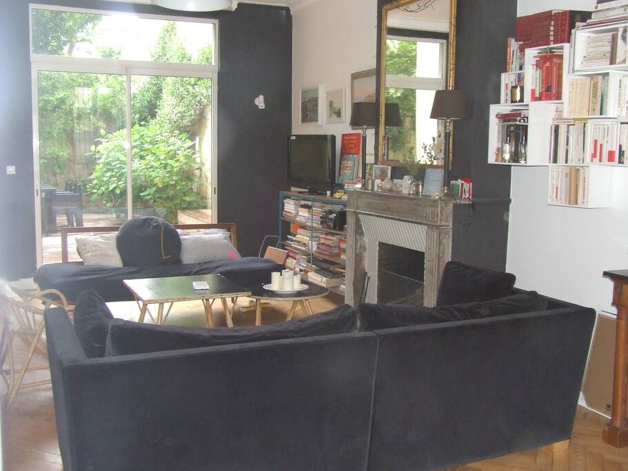 1 grand salon donnant sur une terrasse de 35m2 sans vis a vis