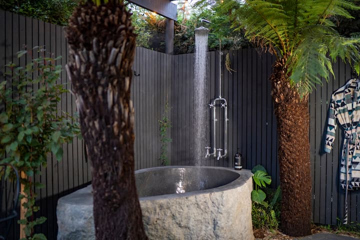 Container Tiny Home in the Fernery w/ Outdoor Tub