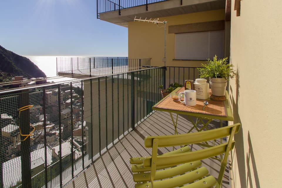 Cinque Terre d'Amare sea view big apartment for travel lovers — photo 1