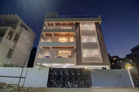 9 Bedroom villa with Garden
22 Bed in 9 Bedroom