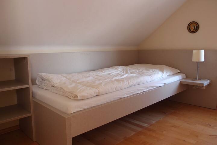 Cama de una sola habitación nueva en 2014