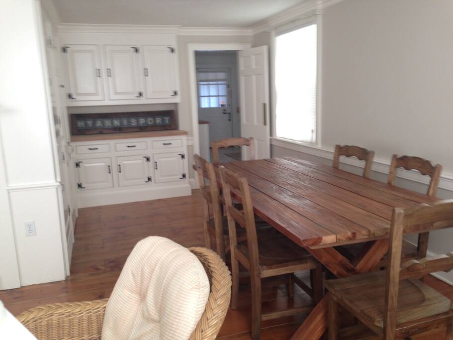 Breakfast/Dining room