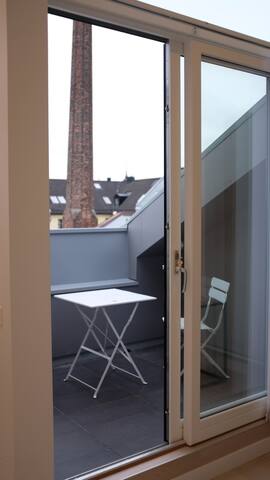 Urban Apartments Top floor/ Two Story Loft apartme gallery image 3