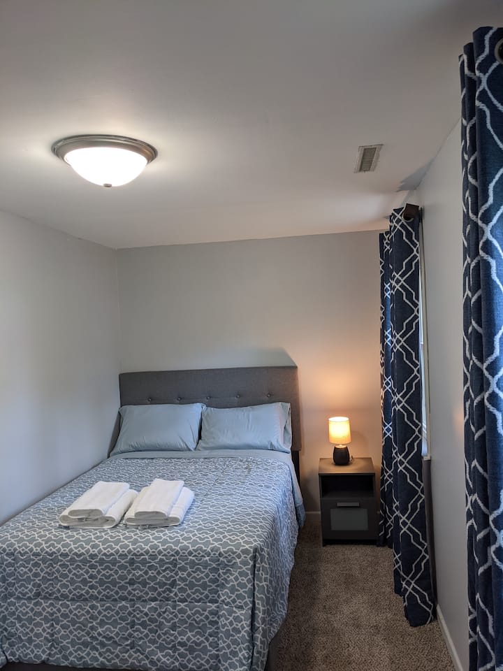 ห้องนอนที่สองพร้อมเตียงเต็มรูปแบบ