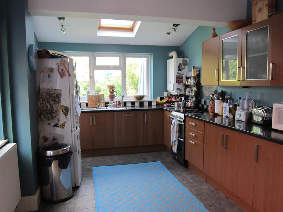 Large kitchen with washing machine, dishwasher and microwave