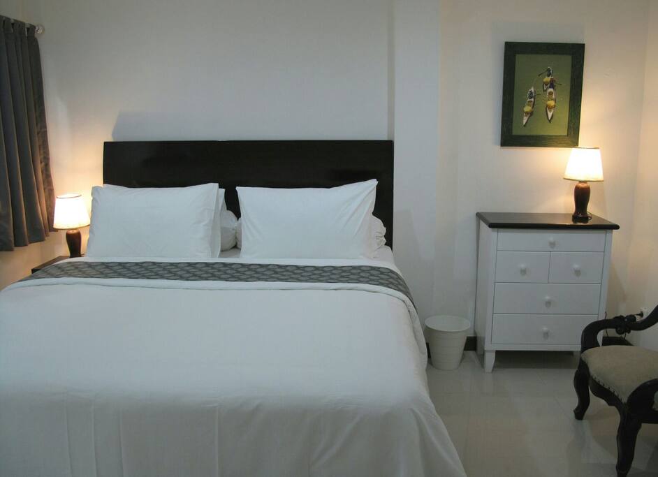 bedroom 1, king bed