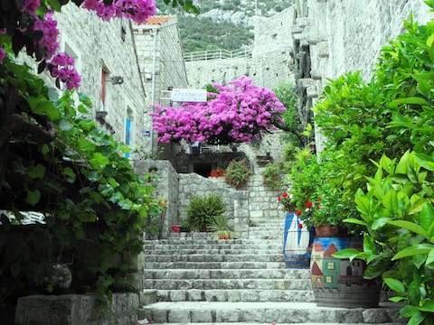 House Ina Ston - Studio Apartment