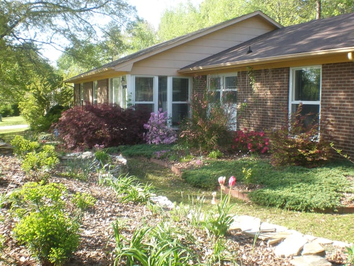 Near Coliseum, Aquatic Center & HP Furn. Market ! Houses for Rent in
