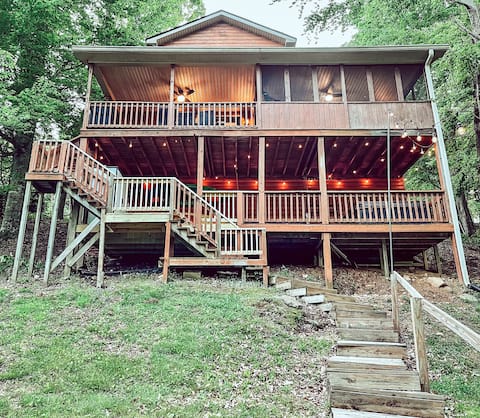 Laid Back Lake House w/ hot tub and private dock❗️