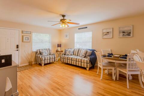 Popular Airbnb listing: Downtown Dunedin Bike Trail and Beach in Dunedin