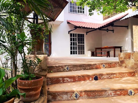 Popular Airbnb listing: Casa il Tucano - Villa Colibri in Puerto ángel