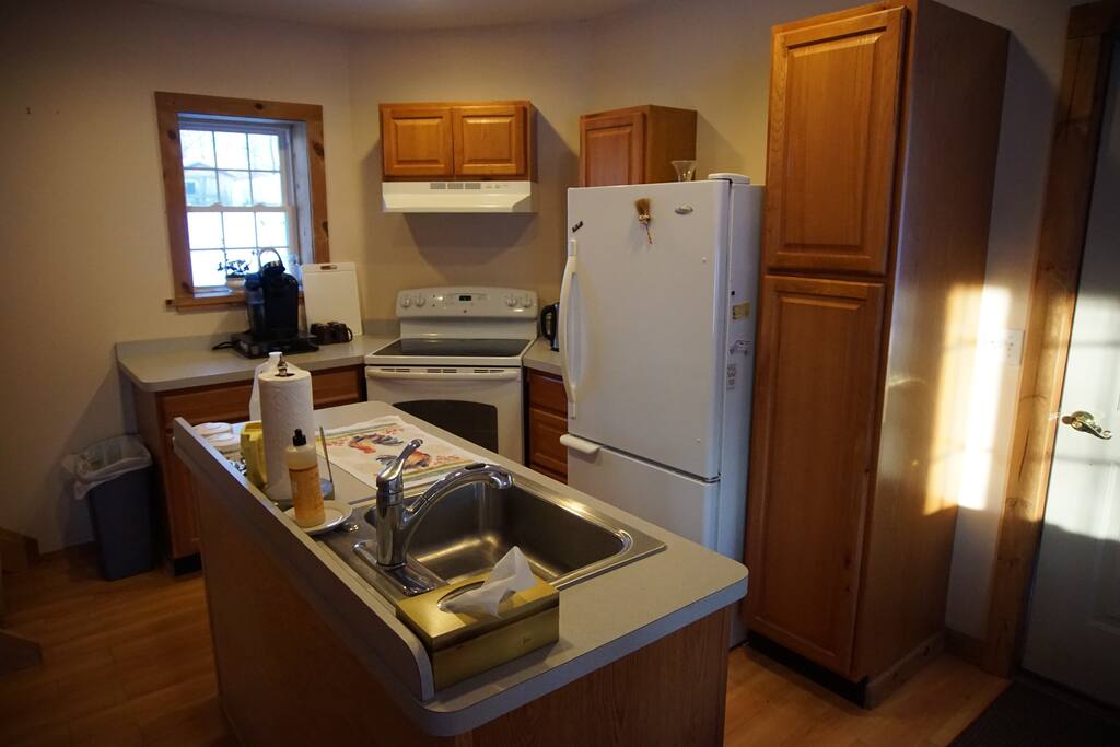 Full kitchen, dishwasher included.