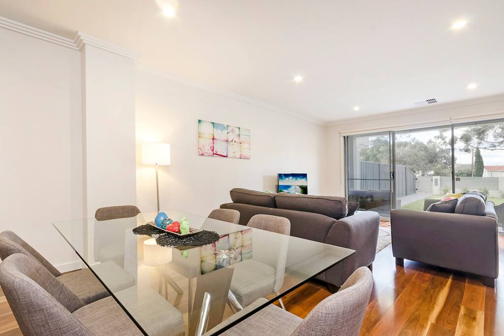 Dining/Lounge