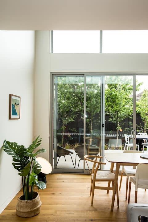 Superorange -

6 guests (including 0-2 year olds)