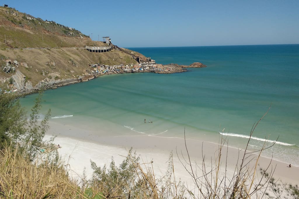 Praia Grande (10 min de caminhada 800m) - The beach "Praia Grande" (10 min walking 800 meters)
