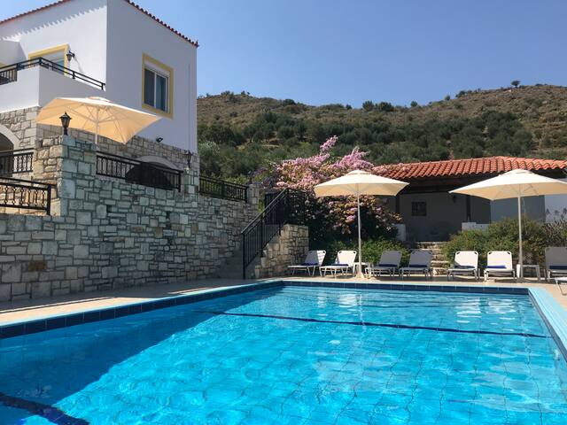 Magnifique villa en Crète avec piscine vue mer gallery image 2