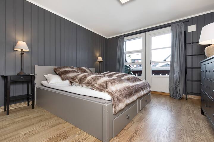 Bedroom 1 / Master Bedroom 