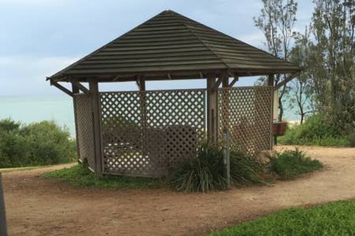 Barefoot Beach stays-Aquawaters 50m walk to Beach gallery image 3