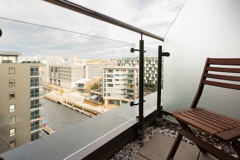 Top Airbnb: Boutique top floor apartment with a fantastic view in South Bank & Hunslet