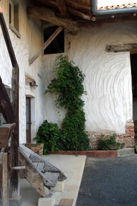 de la cours vers la chambre
