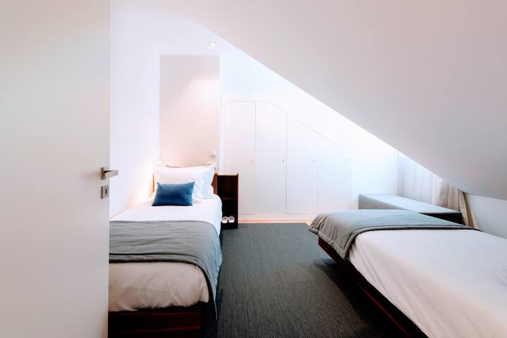 Augusta Residence top floor penthouse gallery image 3