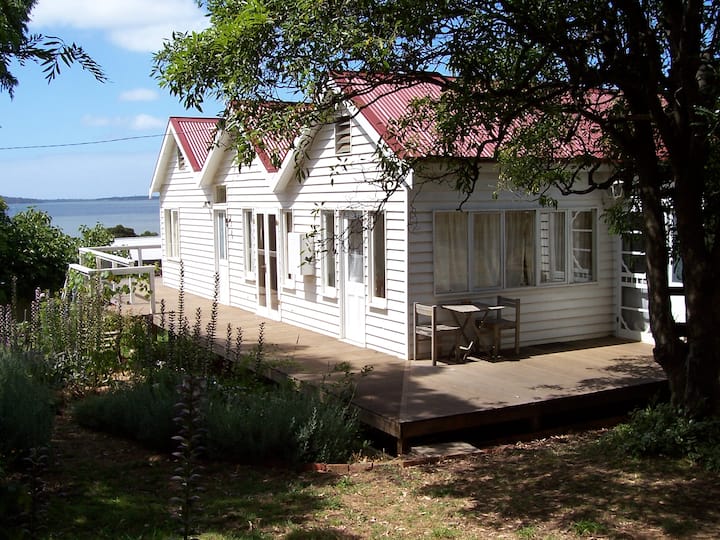 Captain Lock's Cottage (Featured on 'Postcards') Houses for Rent in Rhyll, Phillip Island