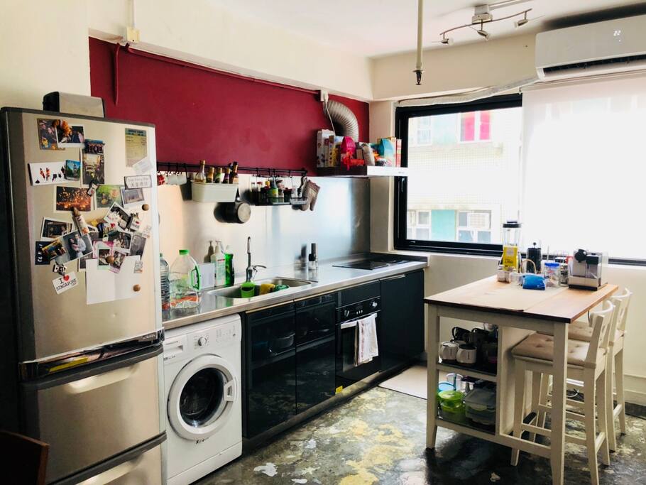 Open kitchen and bar table area