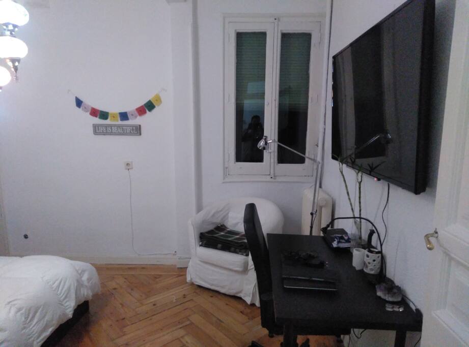 TV EN DORMITORIO 70 PULGADAS