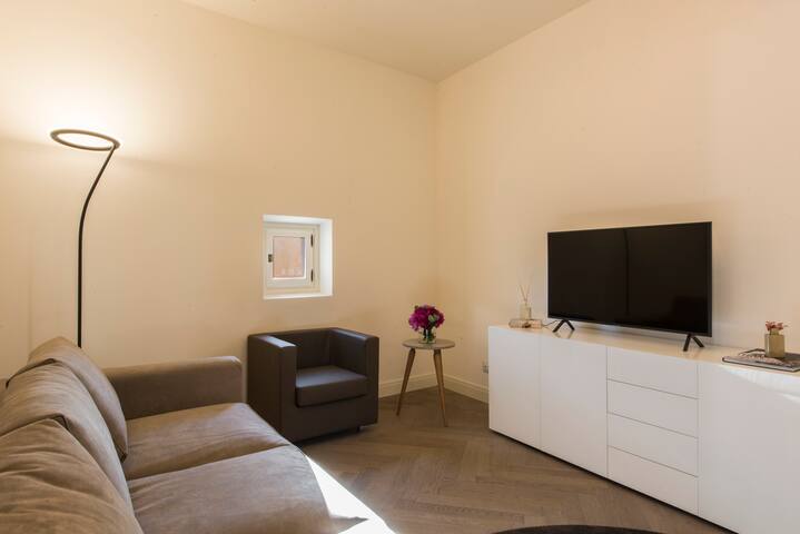 !NEW-Duomo Contemporary, steps from the Duomo! gallery image 5