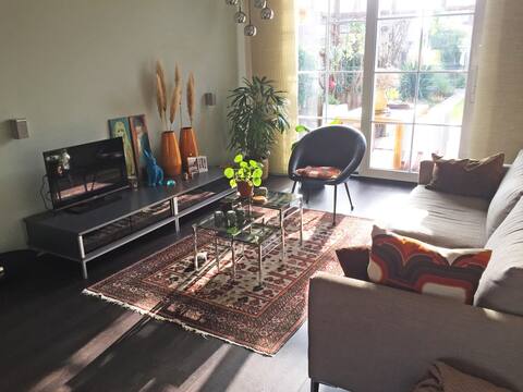 Spacious 1930s house with garden, terrace and pond