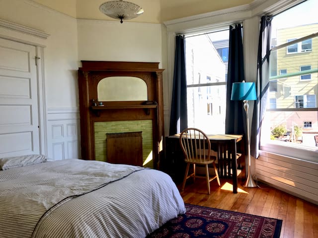 Big, Beautiful Bedroom with plenty of SUN!