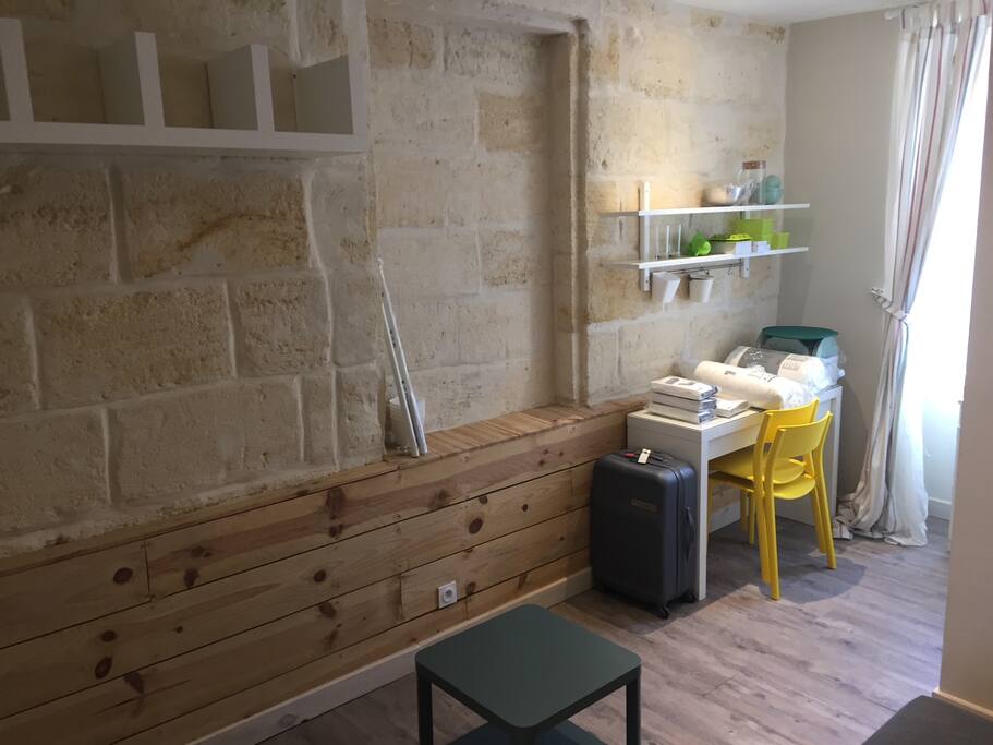 Chambre avec toutes commodités et cuisine partagée... :)