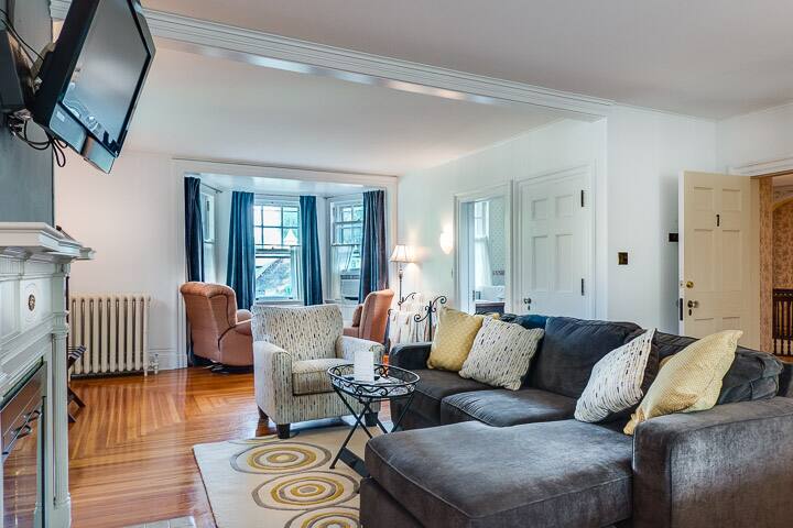 Pumpelly Estate Pumpelly Suite Rm1 Bed And Breakfasts For