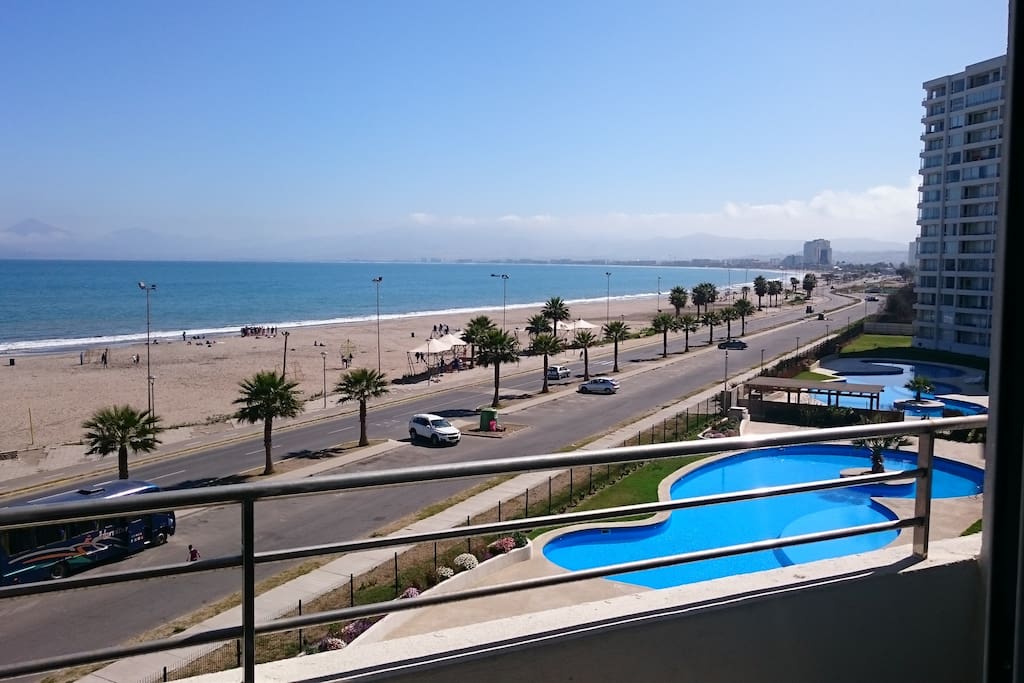 Vista al mar desde la terraza del departamento.