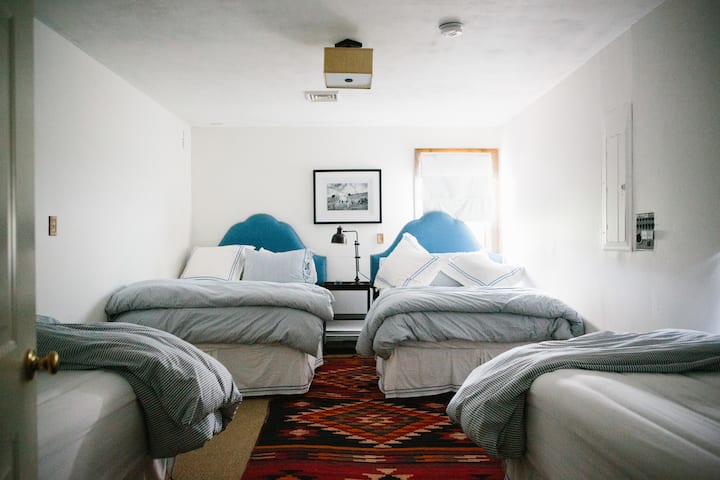 Dormitorio de invitados 2 (4 camas completas)