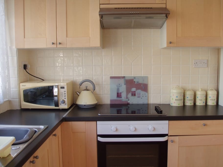 Fully quipped kitchen with oven, hob, microwave etc
