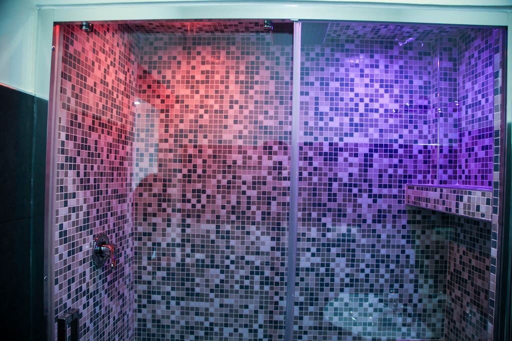 shower with chromotherapy