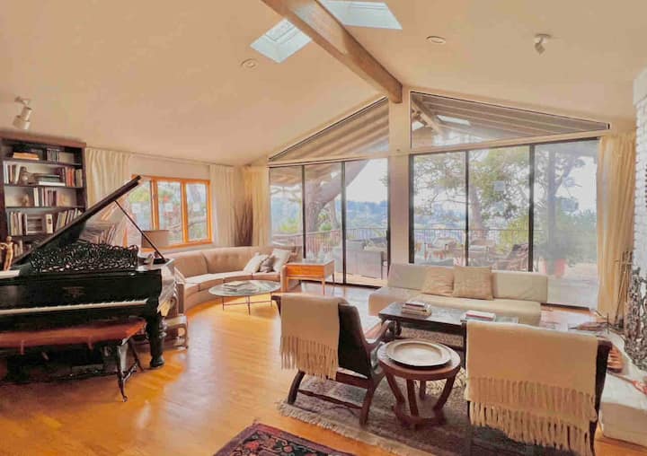 Panoramic Bay Views Sanctuary - Oakland, CA