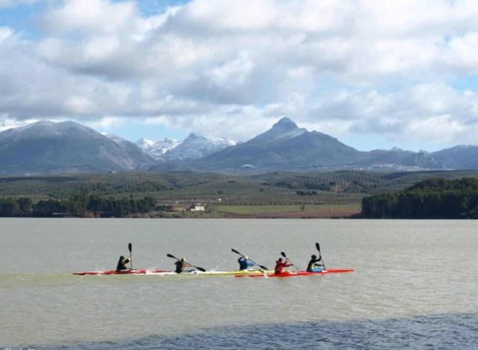 EMBALSE DE CUBILLAS a 6 KM.