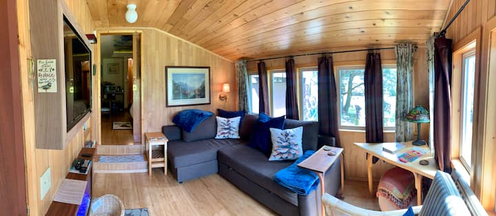 The Pine Suite & Sauna On The Beach -Samish Island - San Juan Islands, WA